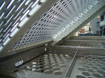 富马勒冲孔筛板用在筛选设备中