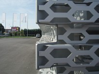 Tôles perforées utilisées pour les façades des concessions Audi