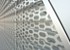 Chapas perforadas de aluminio anodizado de RMIG en la fachada del concesionario Audi