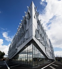 Geperforeerde zonnewering gebruikt in het  Kolding Campus, SDU gebouw in Denemarken